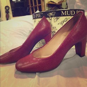 Ladies Red lizard print pump